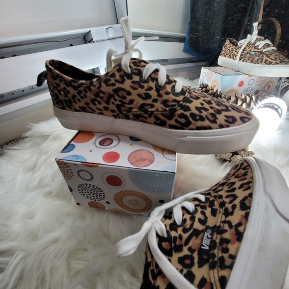 SHEIN Leopard Lace-Up Sneakers - Picture 4 of 6